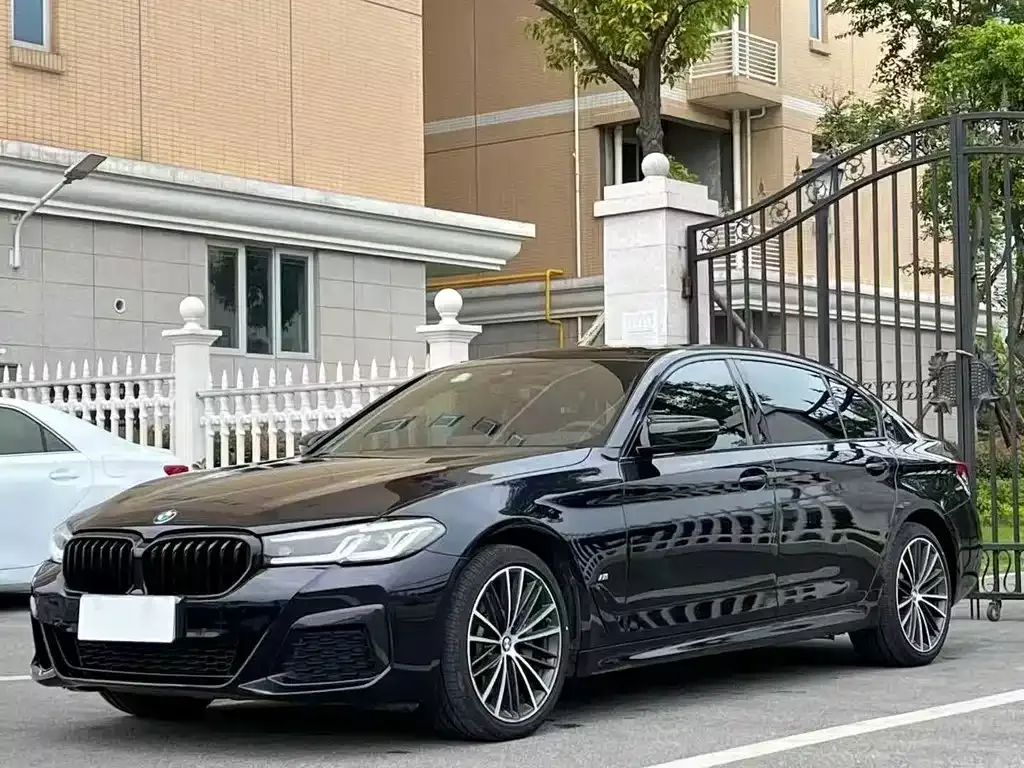 BMW 5 Series — фото 1