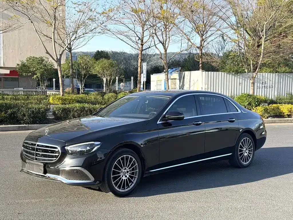 Mercedes-Benz E-Class — фото 1