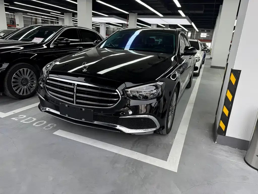 Mercedes-Benz E-Class — фото 1