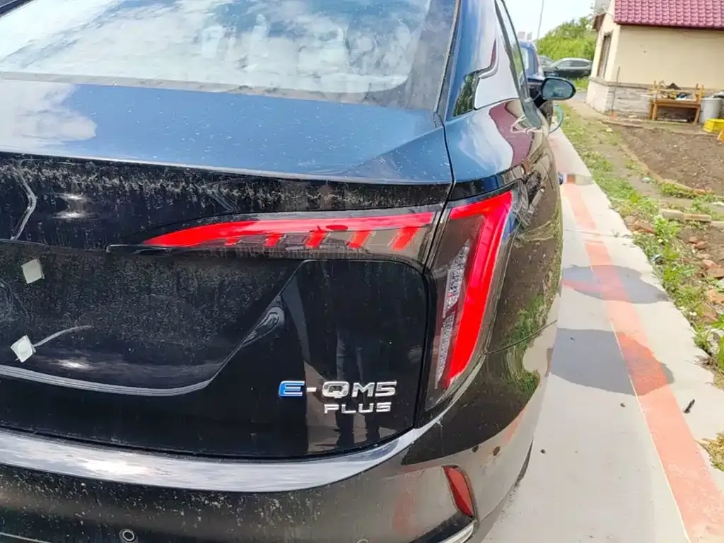 Hongqi E-QM5 — фото 2