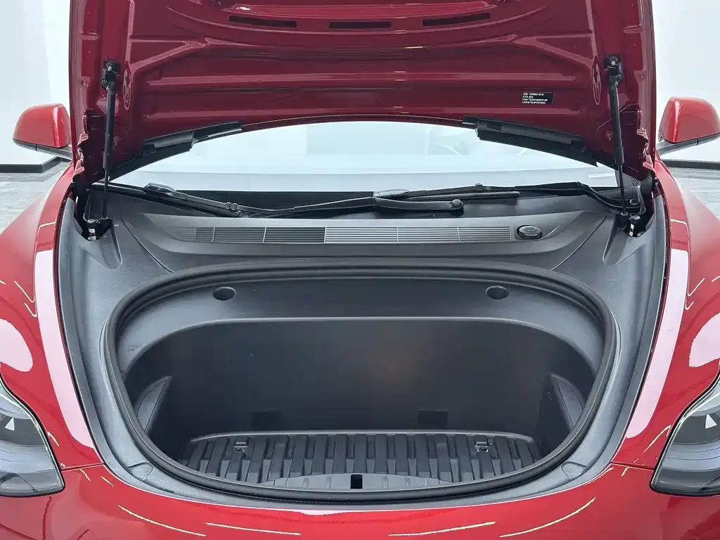 Tesla Model 3 — фото 10