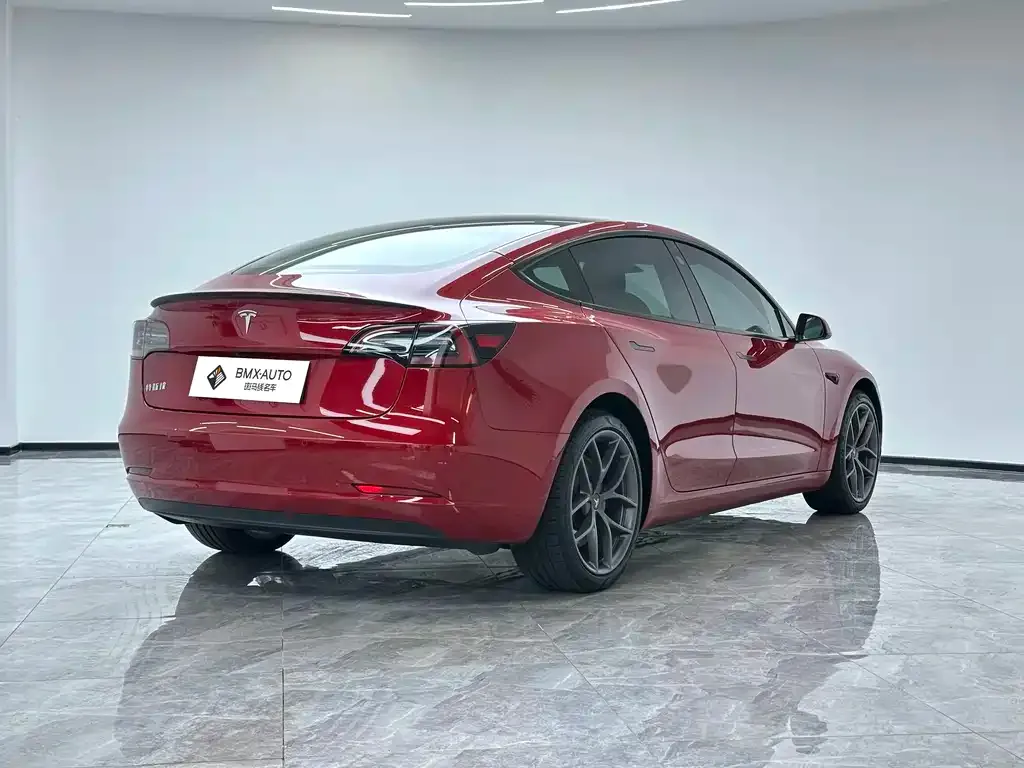 Tesla Model 3 — фото 9