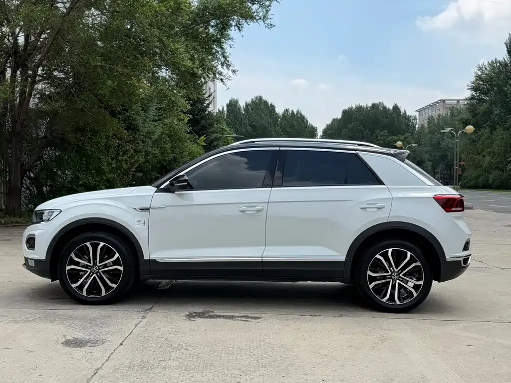 Volkswagen T-Roc — фото 9