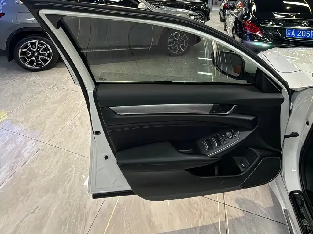 Honda Accord — фото 5