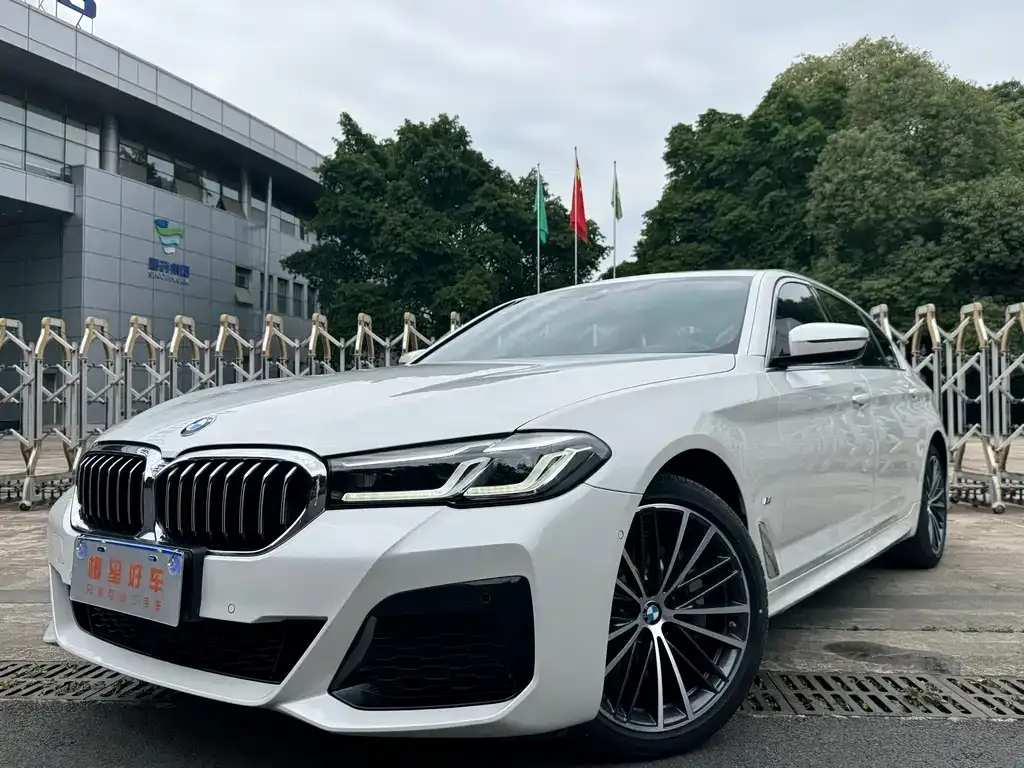 BMW 5 Series — фото 1