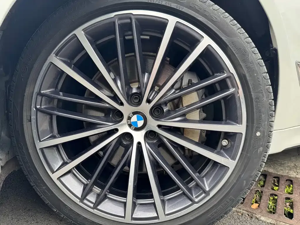 BMW 5 Series — фото 4