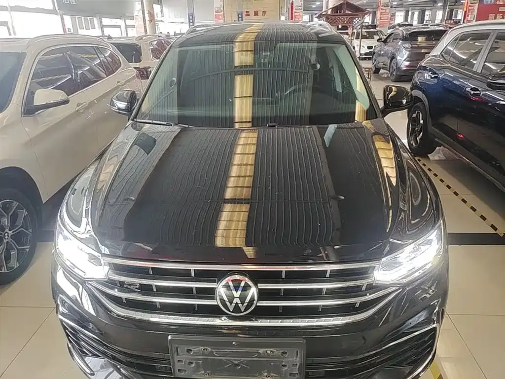 Volkswagen Tiguan L — фото 6