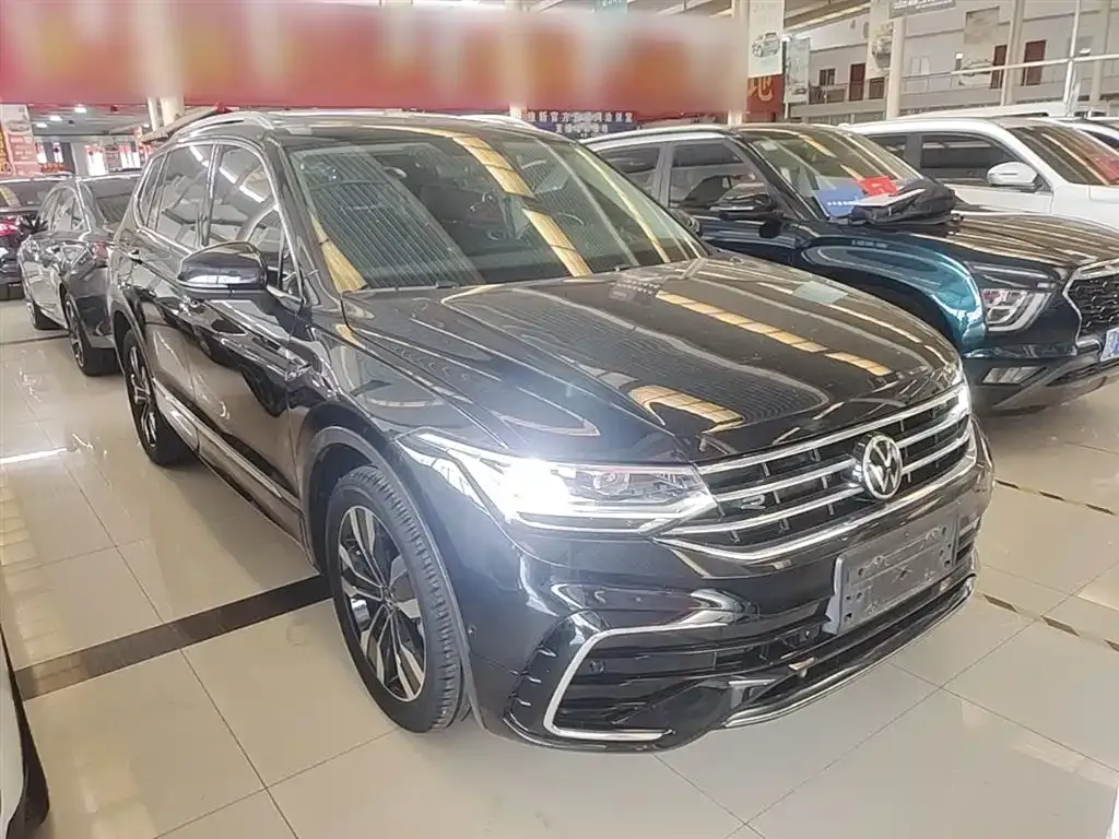 Volkswagen Tiguan L — фото 2