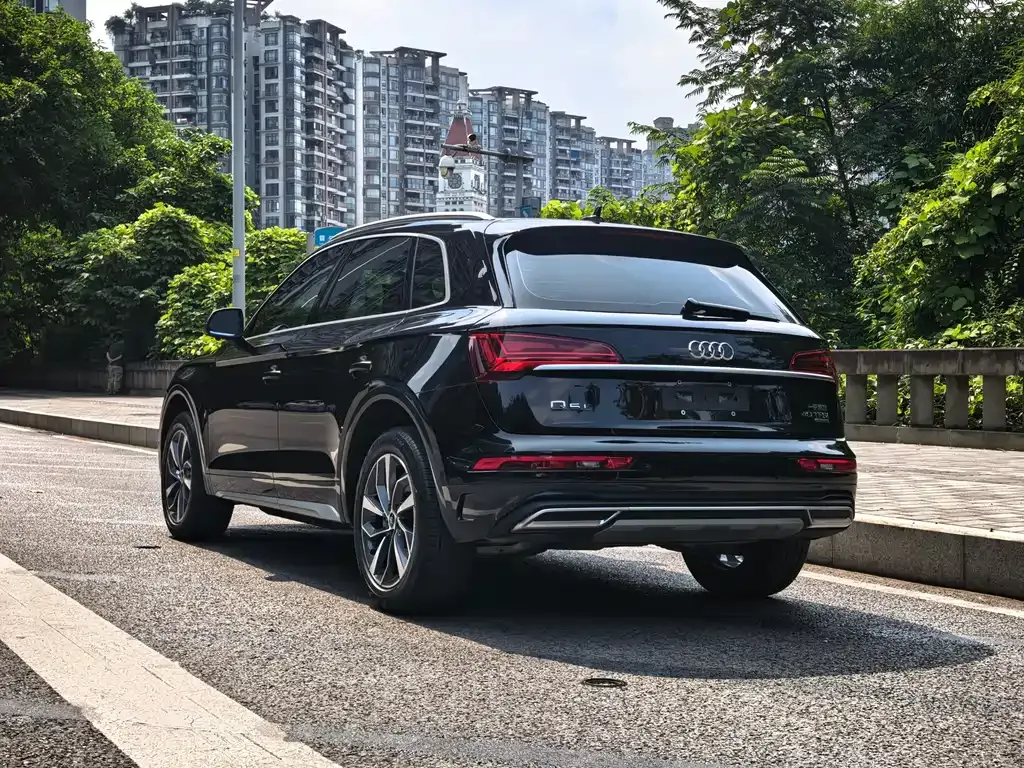Audi Q5L — фото 9