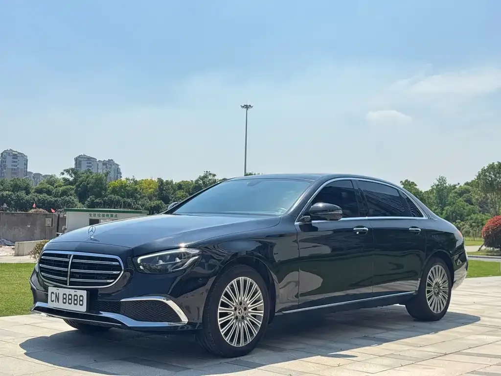 Mercedes-Benz E-Class — фото 1