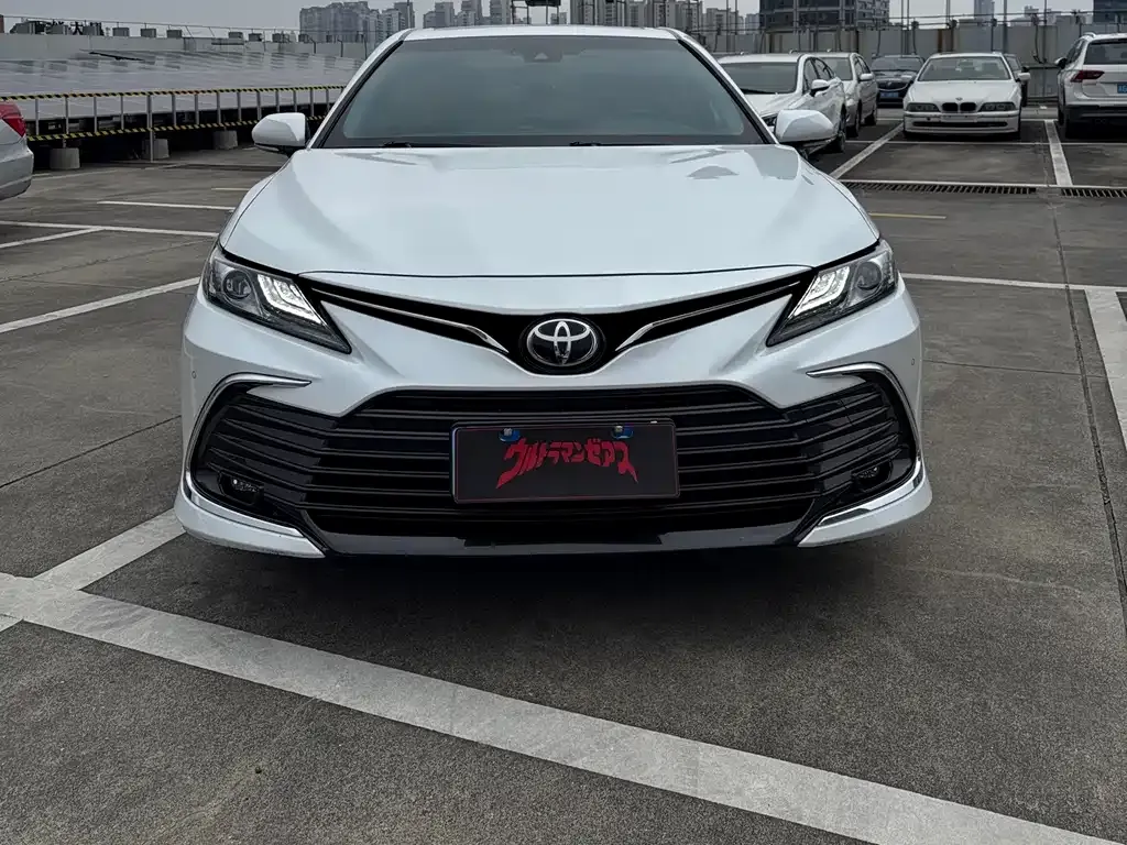 Toyota Camry — фото 9