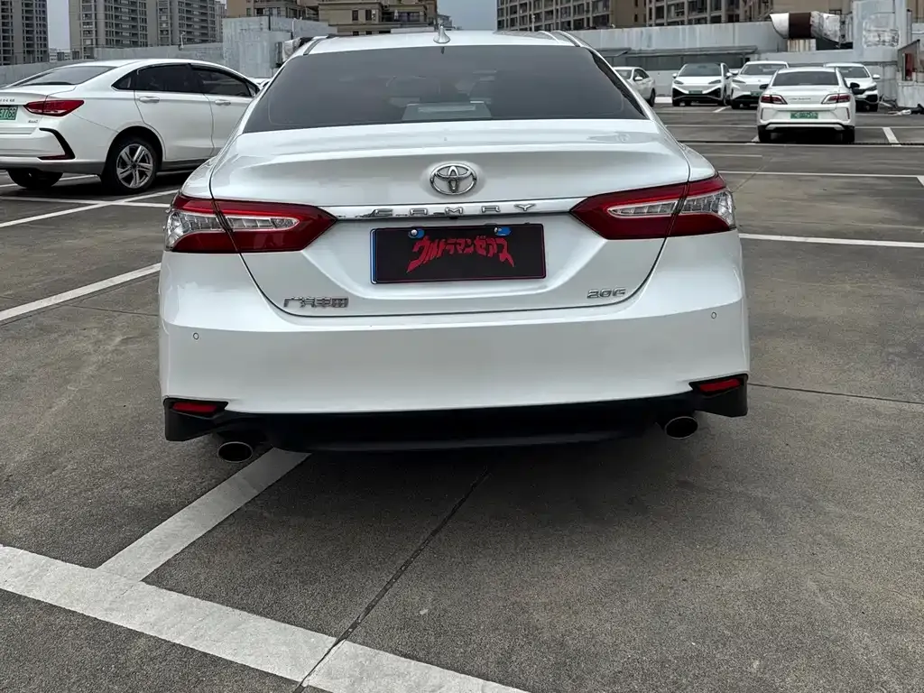 Toyota Camry — фото 10