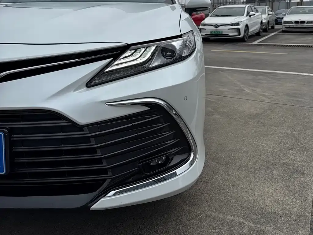 Toyota Camry — фото 5