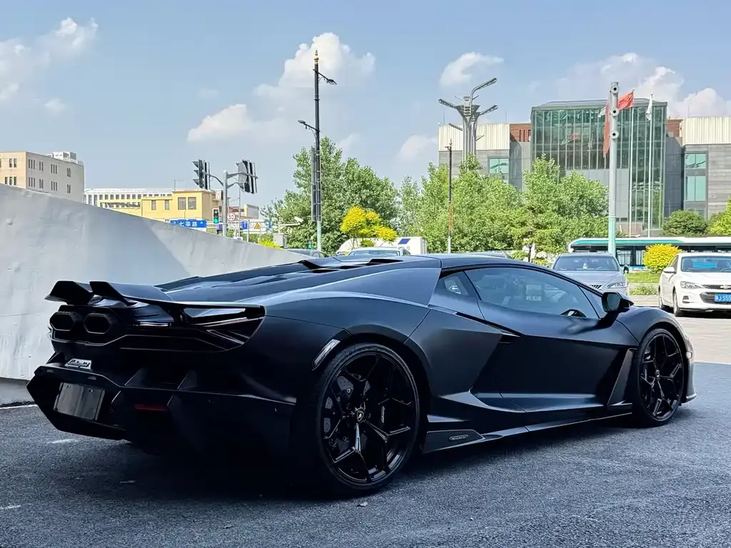 Lamborghini Revuelto 2025 из CN, фото 9