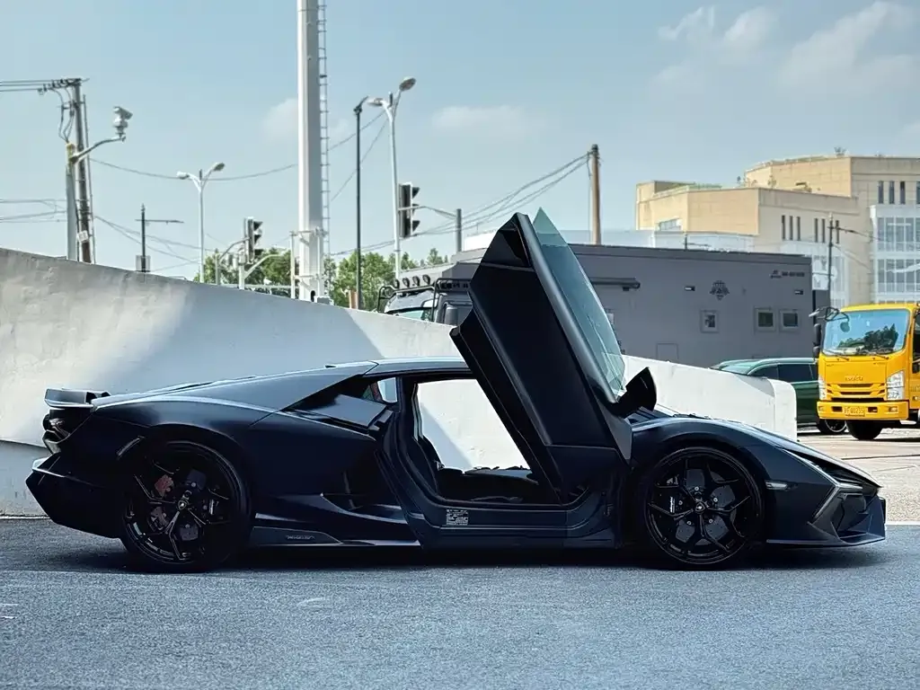 Lamborghini Revuelto 2025 из CN, фото 8