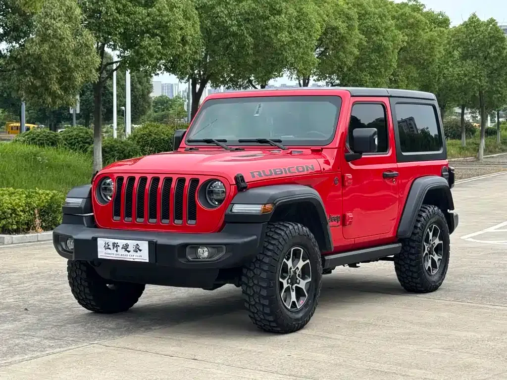 Jeep Wrangler — фото 1