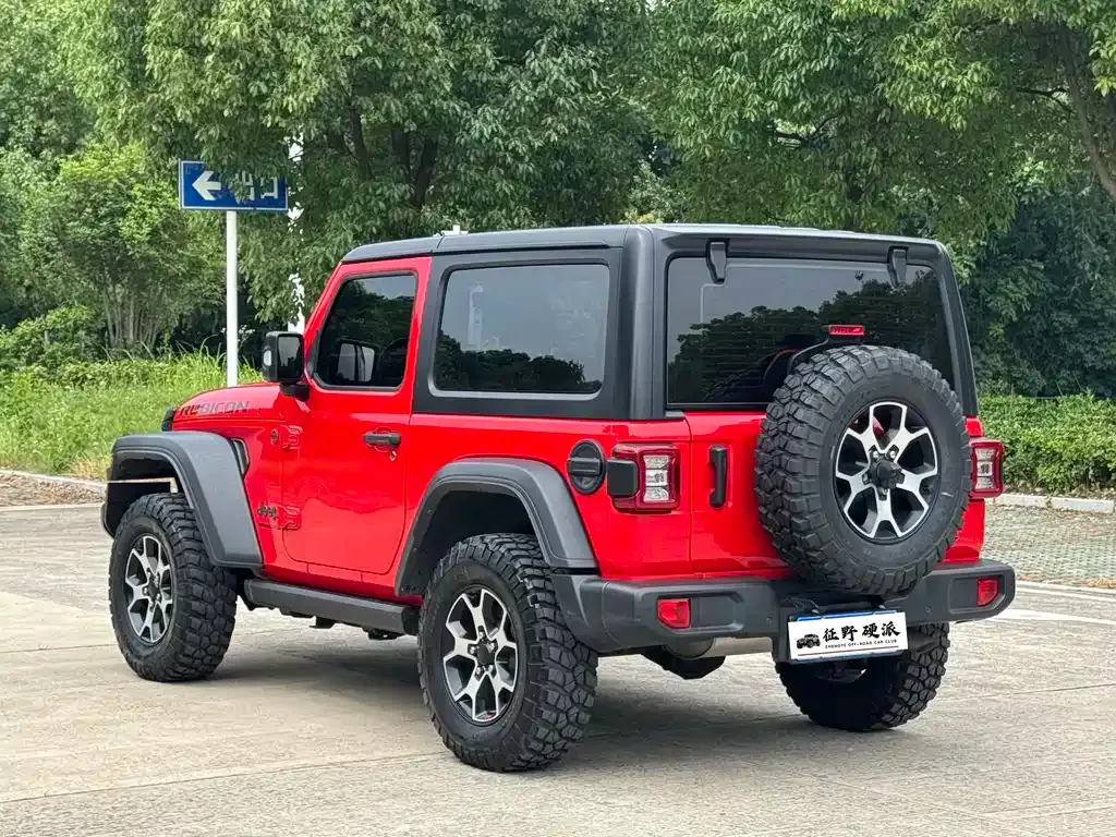 Jeep Wrangler — фото 8