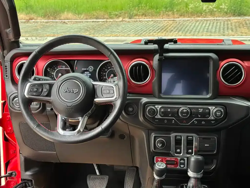 Jeep Wrangler — фото 2