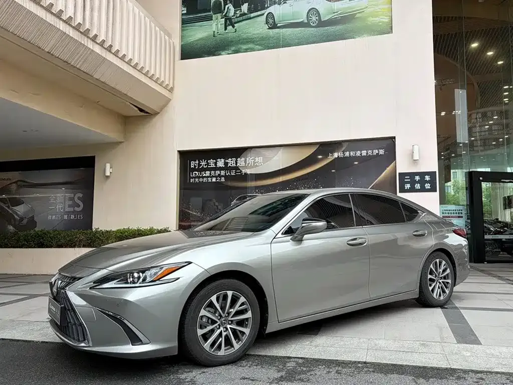 Lexus ES — фото 1