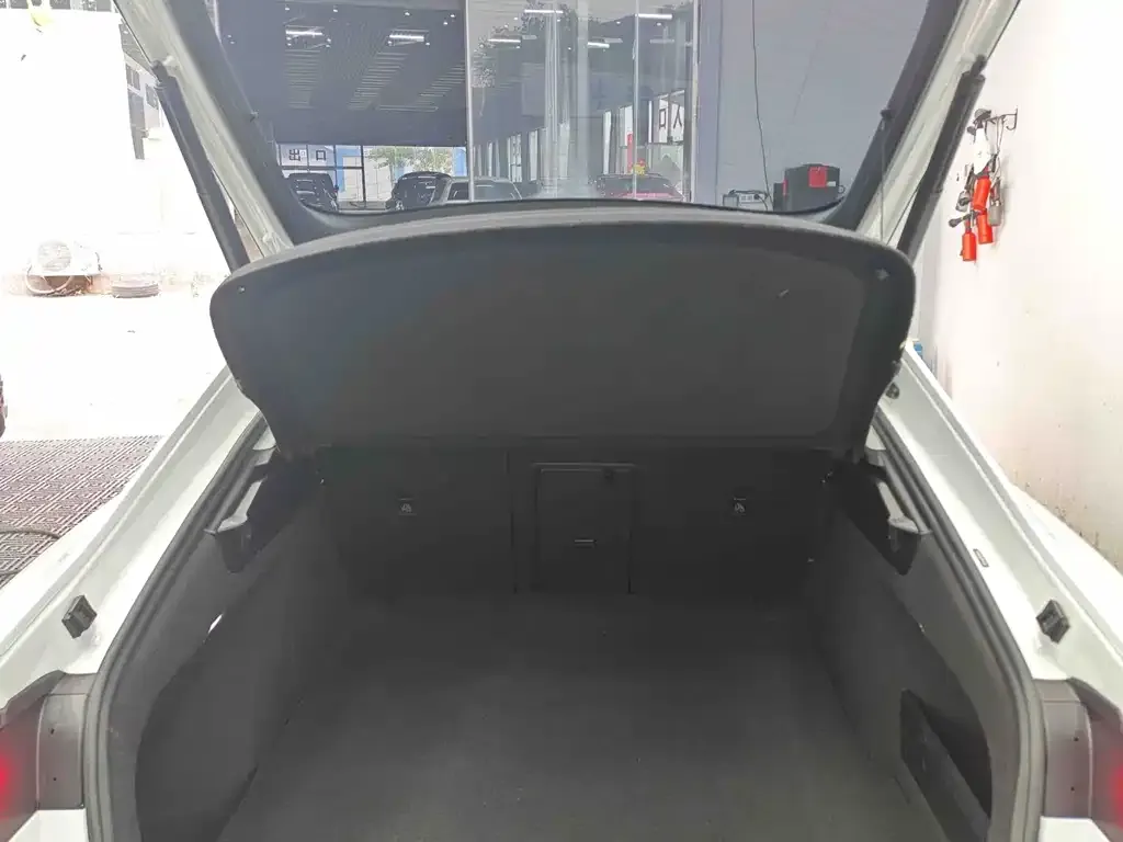 Volkswagen CC 2023 из CN, фото 2