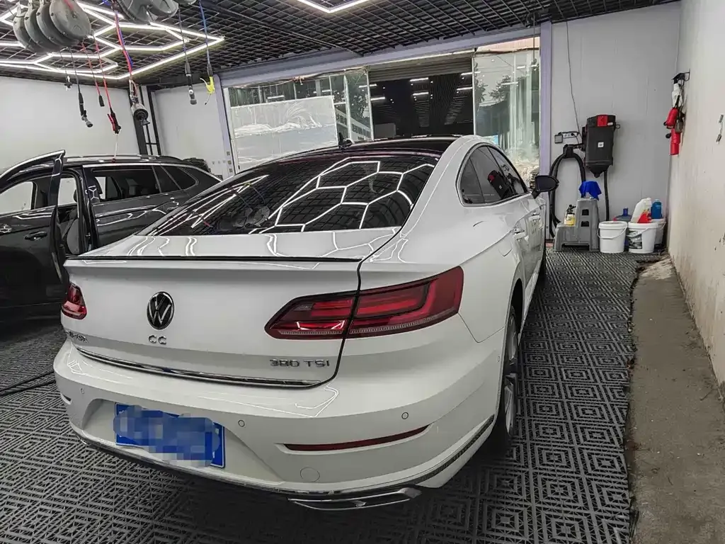 Volkswagen CC 2023 из CN, фото 9