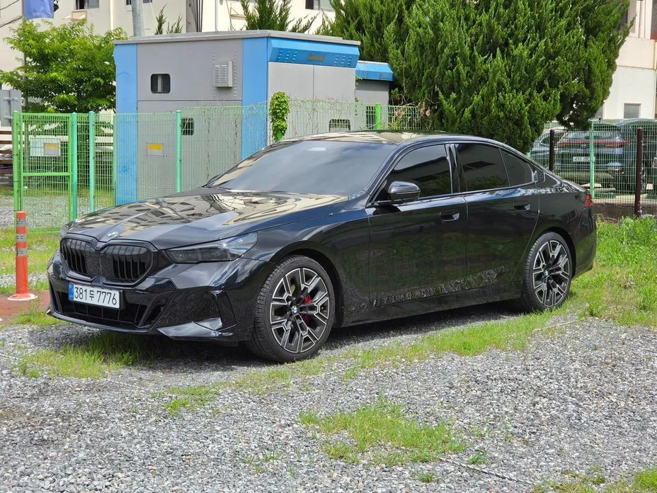 BMW 5-Series — фото 1