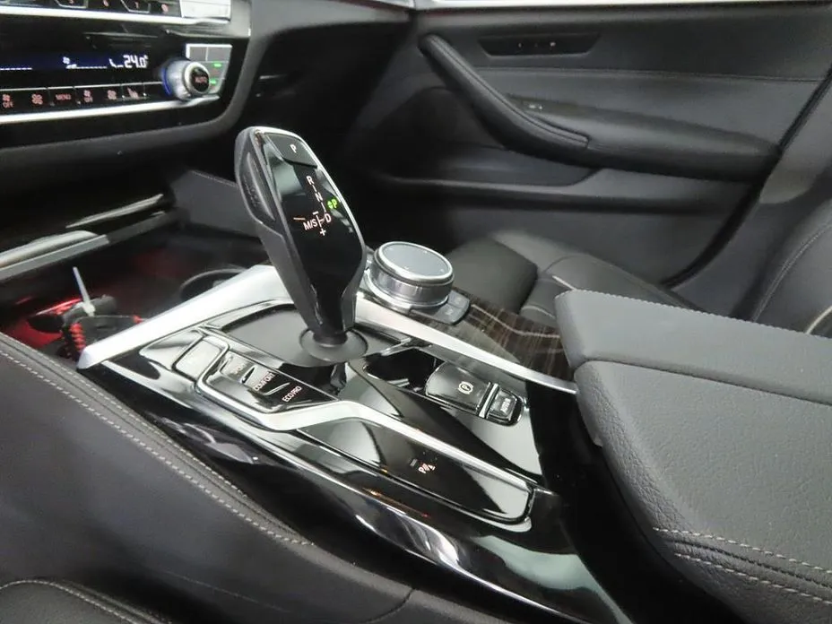 BMW 5-Series 2023 из KR, фото 9