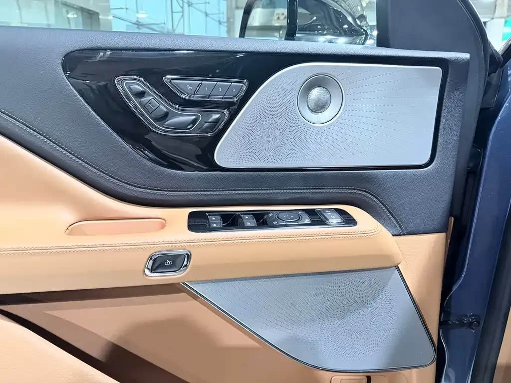 Lincoln Aviator — фото 10