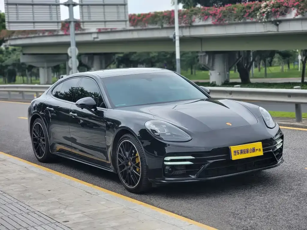 Porsche Panamera — фото 1