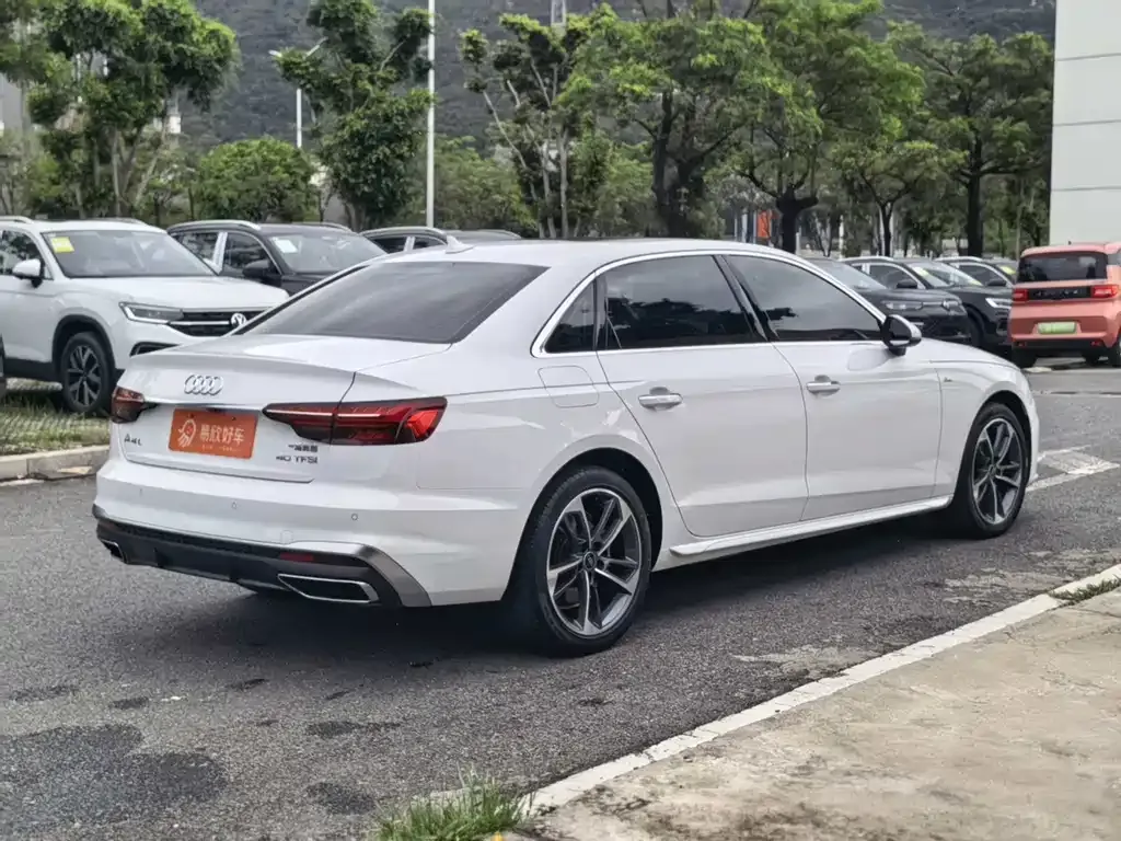 Audi A4L — фото 5