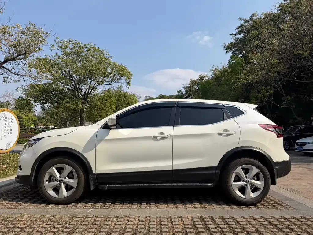 Nissan Qashqai — фото 7