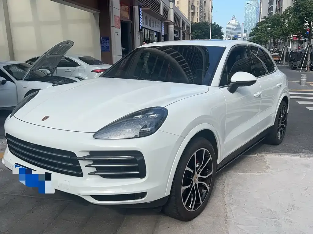 Porsche Cayenne — фото 1