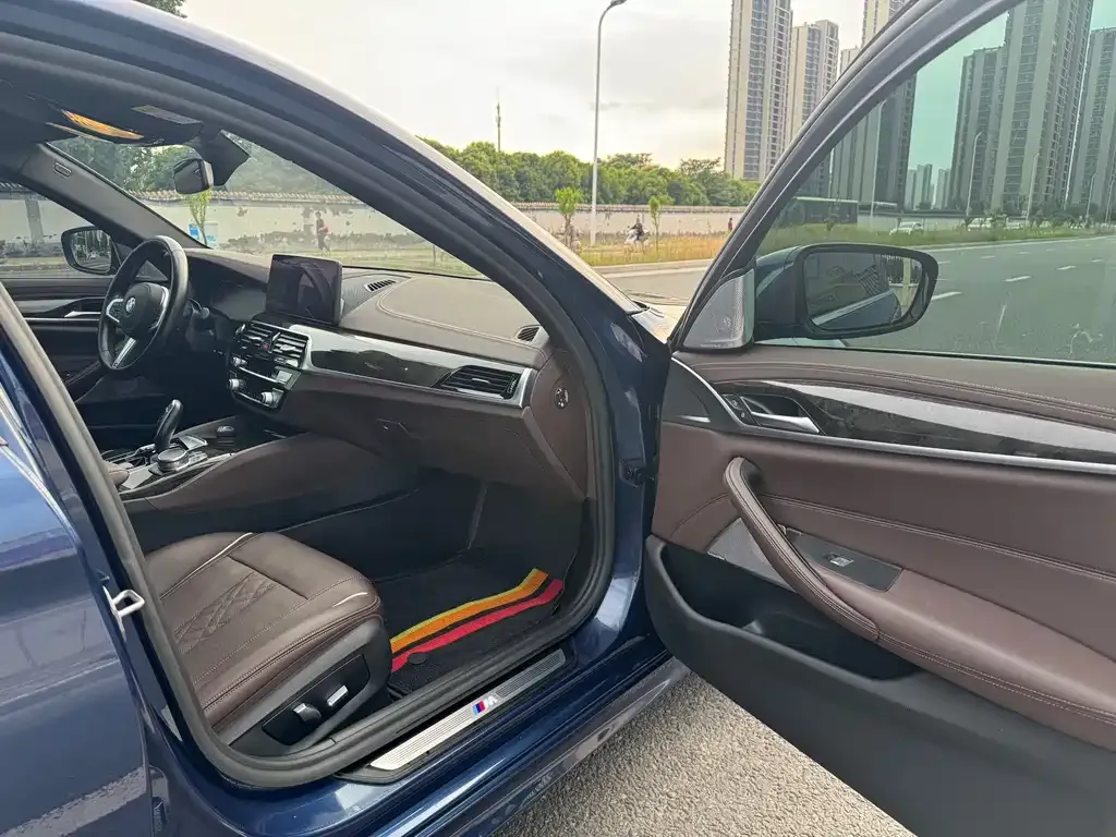 BMW 5 Series 2021 из CN, фото 2