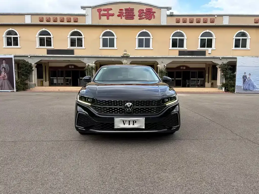 Volkswagen Passat — фото 1