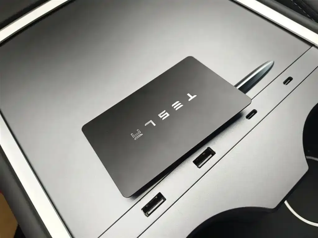 Tesla Model 3 — фото 9