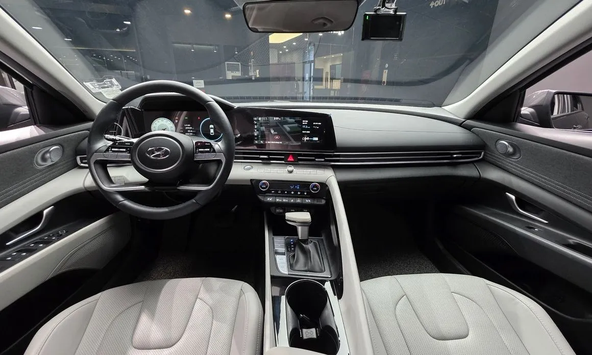 Hyundai AVANTE 2023 из KR, фото 6