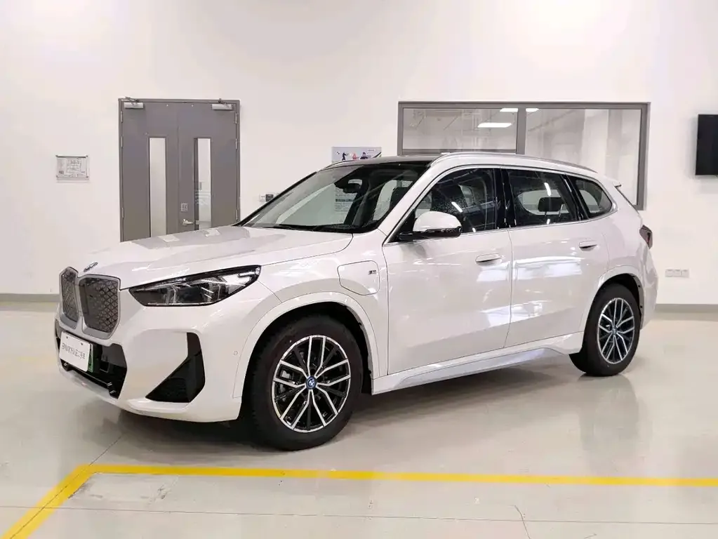 BMW iX1