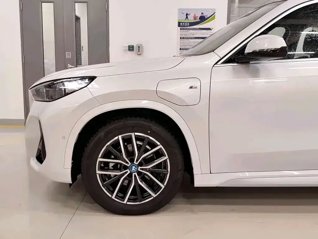 BMW iX1 2025 из CN, фото 7