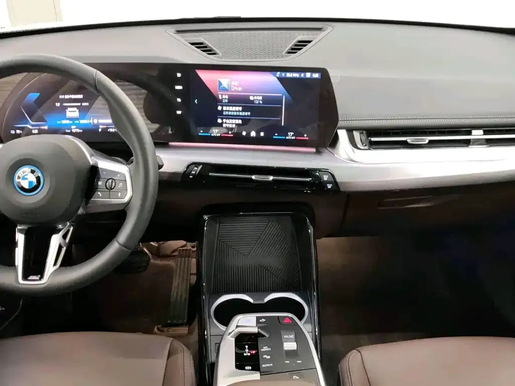 BMW iX1 2025 из CN, фото 8