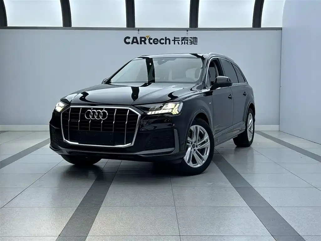 Audi Q7 — фото 1