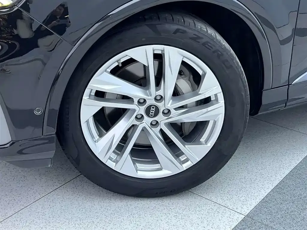 Audi Q7 — фото 10