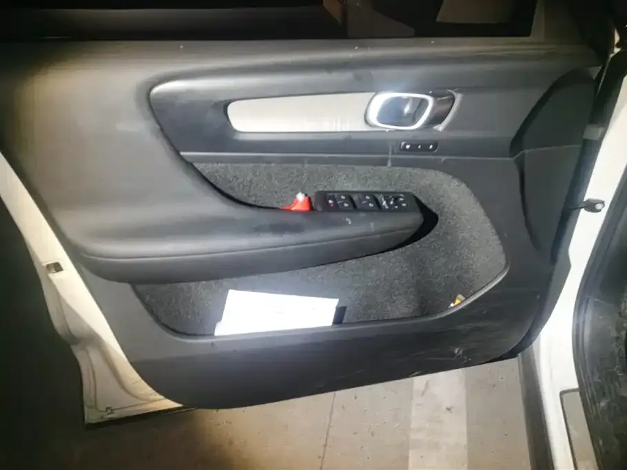Volvo XC40 2023 из CN, фото 9