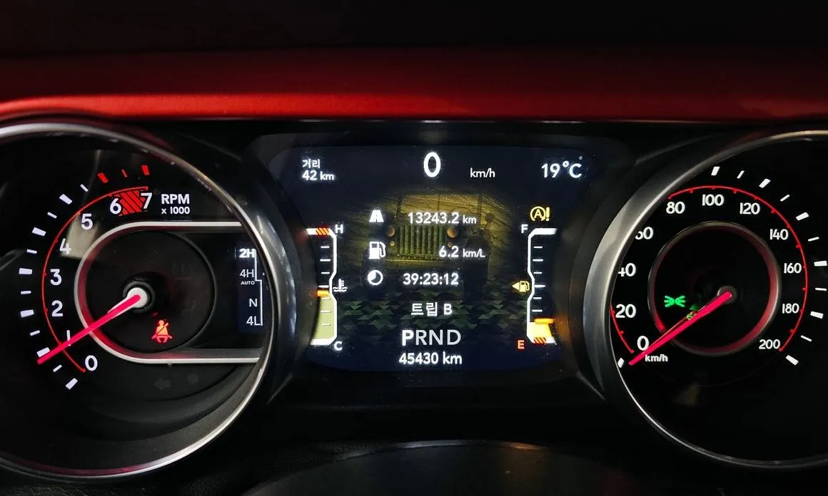 Jeep Wrangler 2021 из KR, фото 3