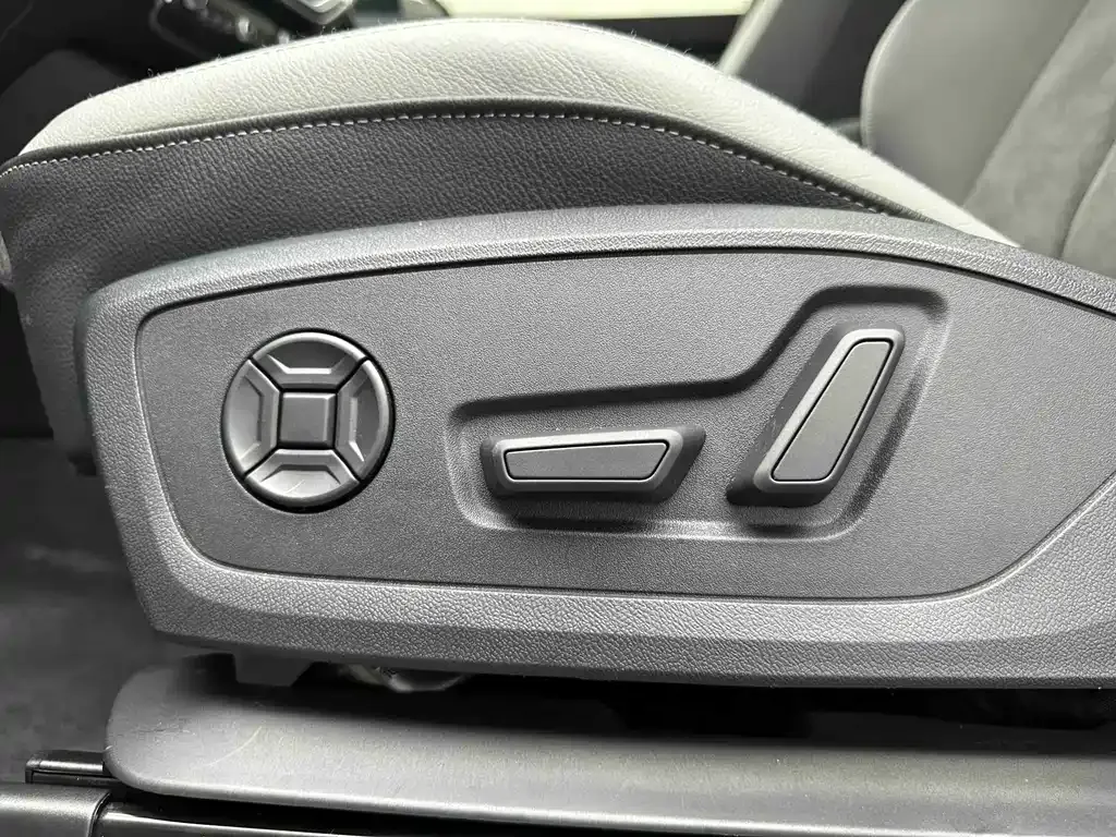 Audi Q3 — фото 10