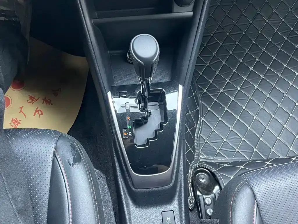 Toyota Yaris L — фото 9