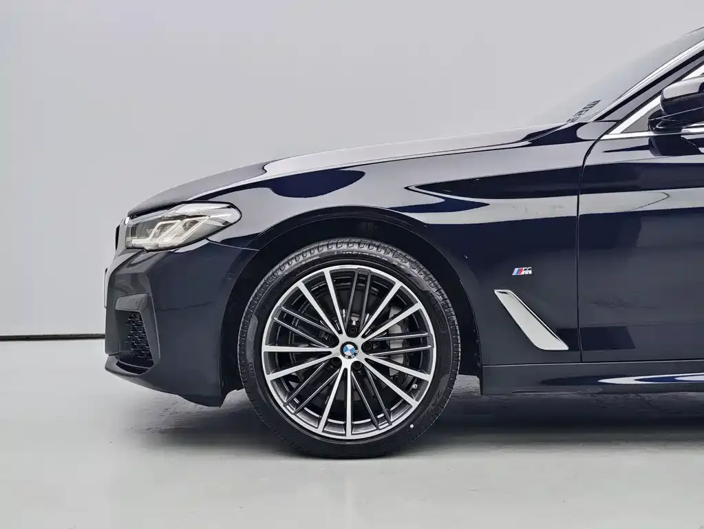 BMW 5 Series — фото 10