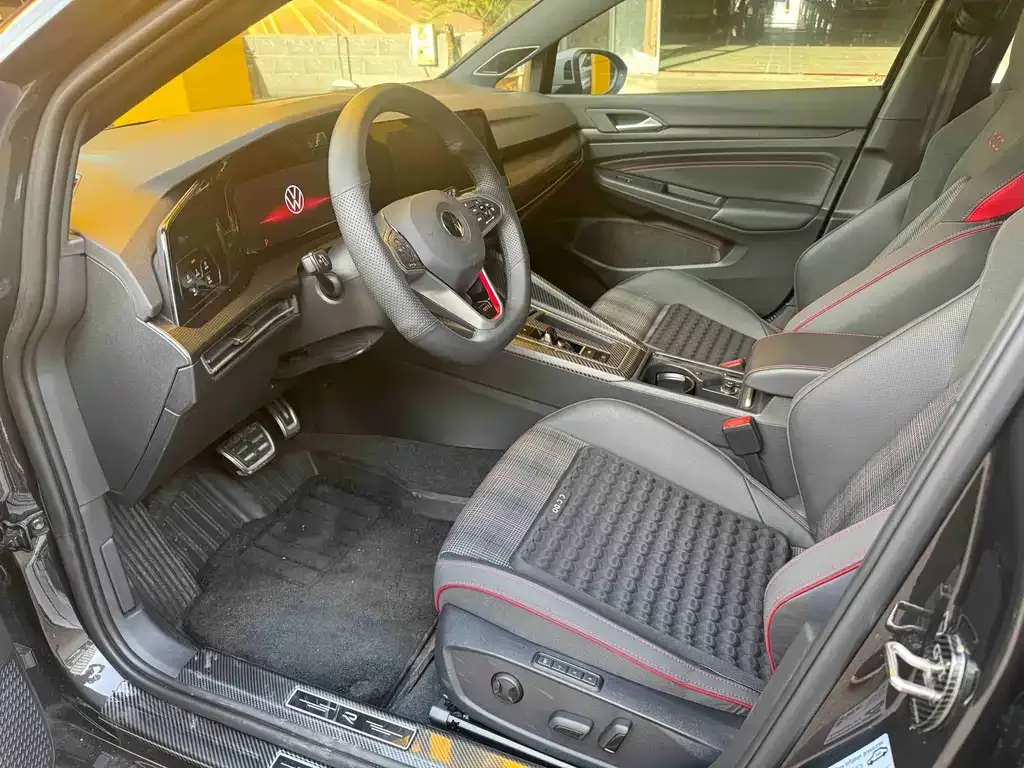 Volkswagen Golf GTI 2024 из CN, фото 3