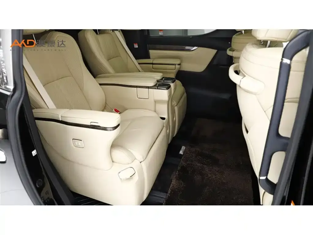 Toyota Alphard — фото 9
