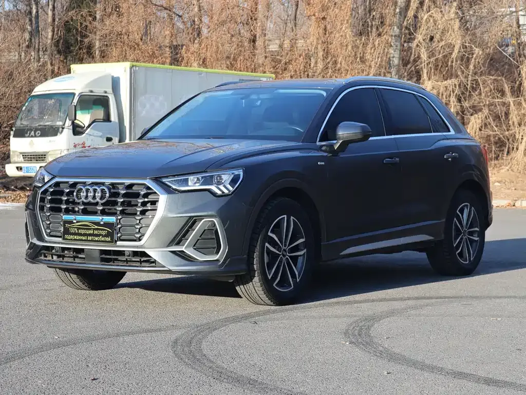 Audi Q3 — фото 1