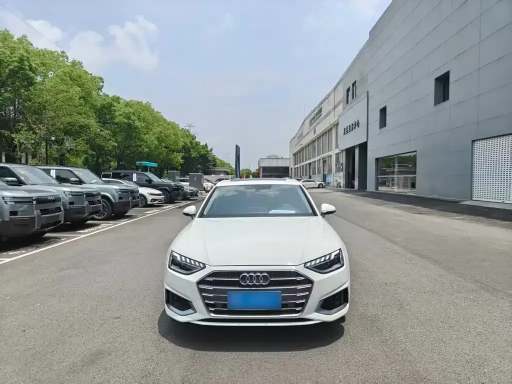 Audi A4L 2023 из CN, фото 4